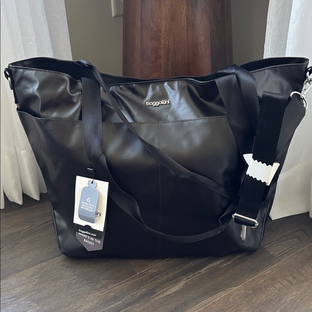 Baggallini Laminated Carry All Tote,water resistant,shoulder/strap,pockets,large